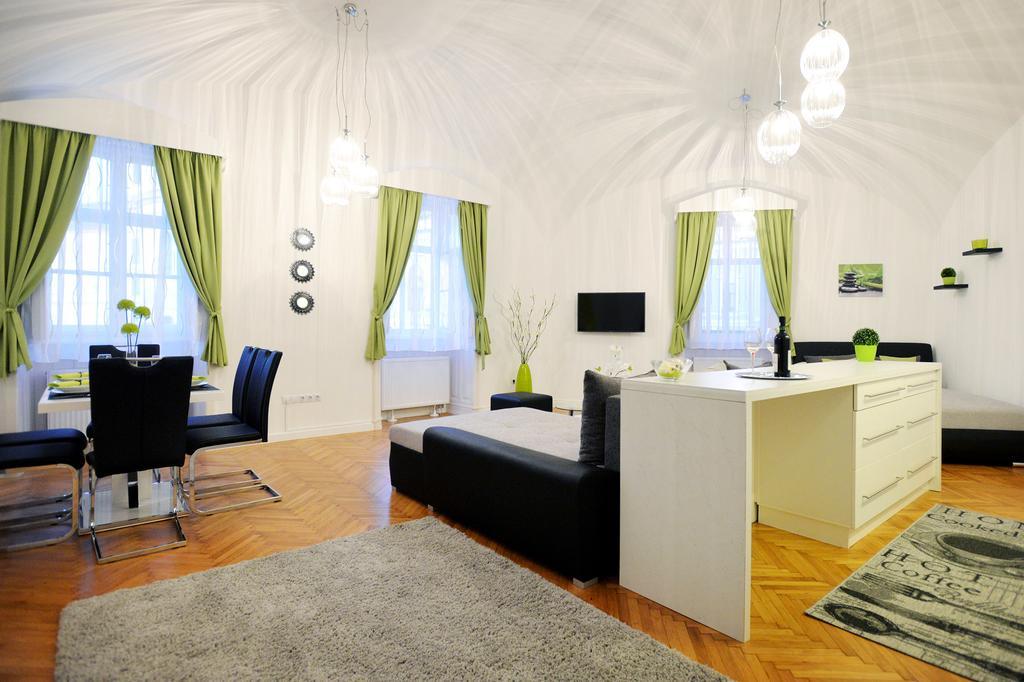 Varkapitany Apartman Егер Екстериор снимка